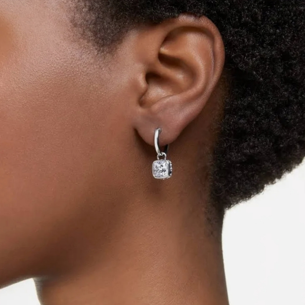 Swarovski Elegant Silver Drop Square Sparkly Drop Earrings
